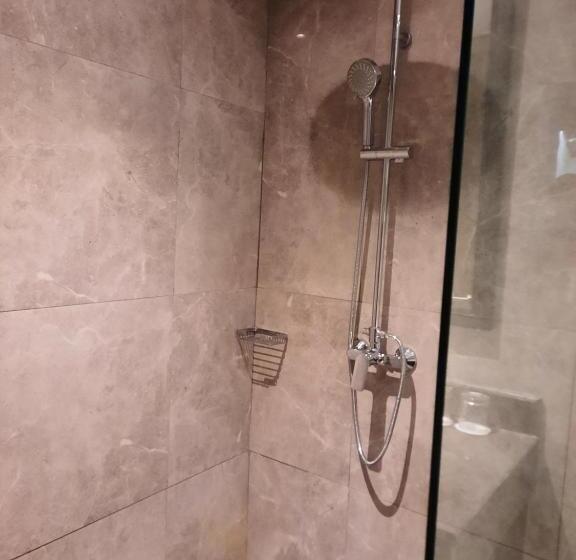 디럭스 룸, Suni Hotel And Convention Abepura Managed By Parkside