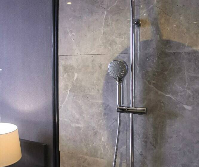 디럭스 룸, Suni Hotel And Convention Abepura Managed By Parkside