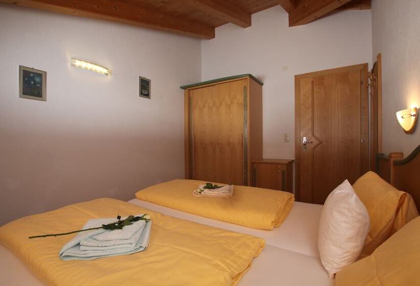 带3个卧室的公寓, Apart Alpina