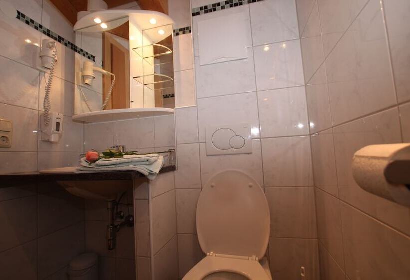 带3个卧室的公寓, Apart Alpina