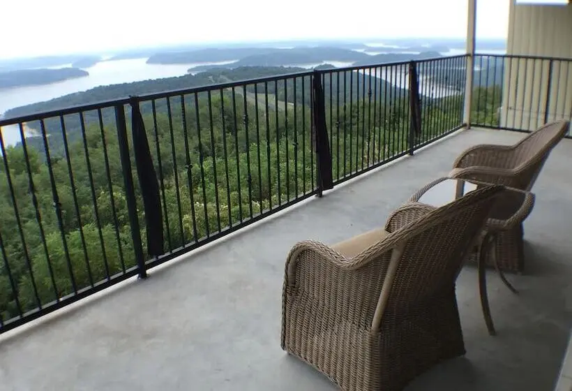 湖の見えるジュニアスイート, Whitney Mountain Lodge