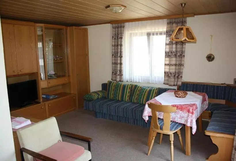 Huoneisto 1 Makuuhuone, Haus Rosenauer Zimmer & Ferienwohnungen