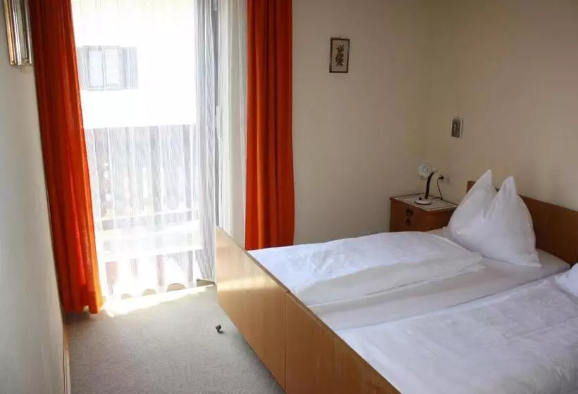 Huoneisto 1 Makuuhuone, Haus Rosenauer Zimmer & Ferienwohnungen