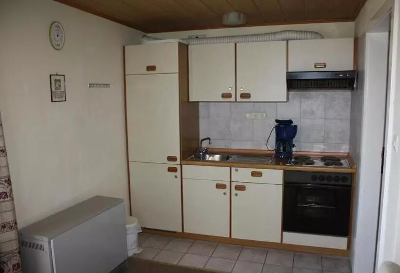 Huoneisto 1 Makuuhuone, Haus Rosenauer Zimmer & Ferienwohnungen