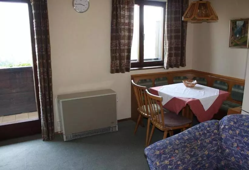 Huoneisto 1 Makuuhuone, Haus Rosenauer Zimmer & Ferienwohnungen