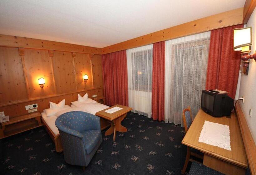 标准三人间, Almhof