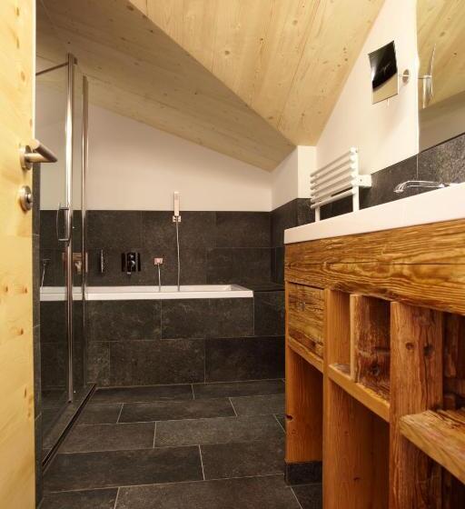 수피리어 룸, Am Römerweg