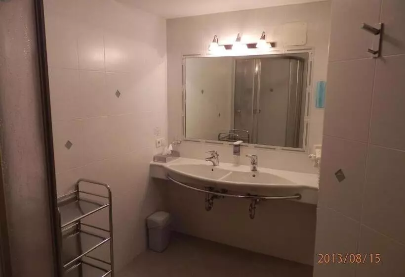 Habitació Triple Estàndard, Edelweiss