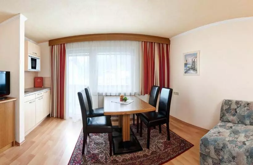 Habitació Triple Estàndard, Edelweiss
