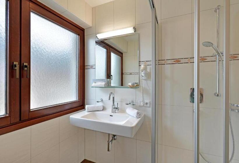 اتاق استاندارد با بالکن, Garni Jennewein