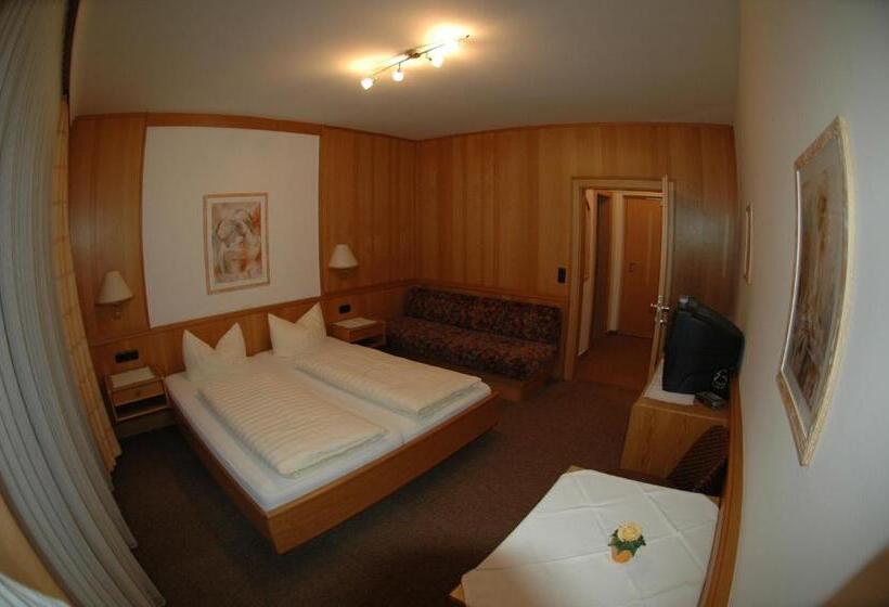 اتاق استاندارد با بالکن, Garni Jennewein