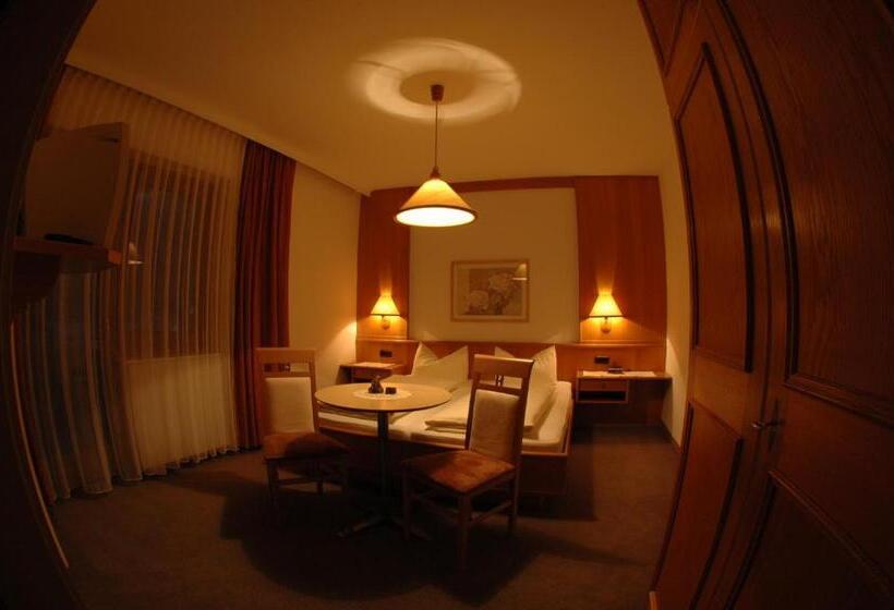 اتاق استاندارد با بالکن, Garni Jennewein