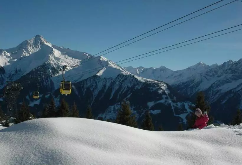 Standard Yhden Hengen Huone Parveke, Garni Jennewein