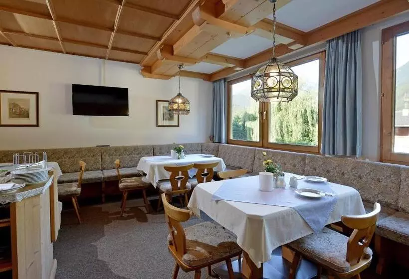 Standard Yhden Hengen Huone Parveke, Garni Jennewein