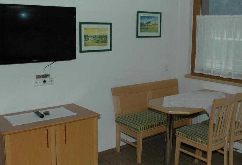 آپارتمان 2 خوابه با بالکن, Garni Jennewein