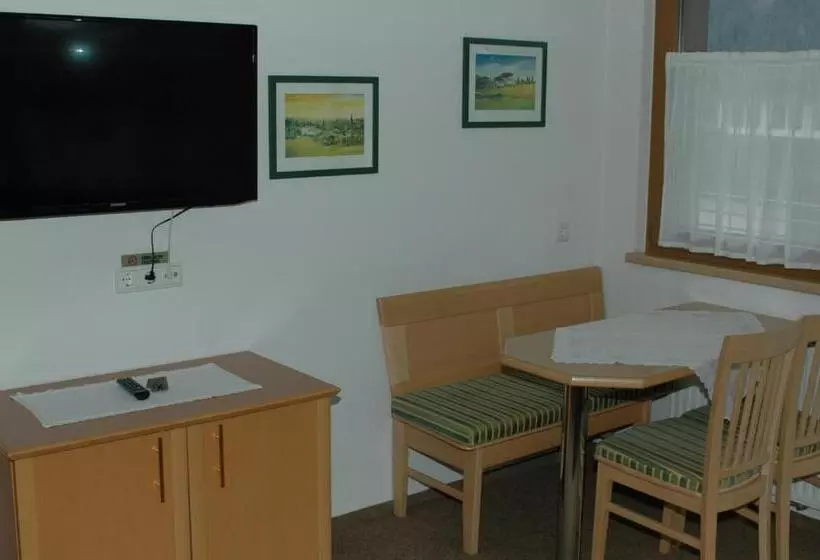 Huoneisto 2 Makuuhuonetta Parveke, Garni Jennewein