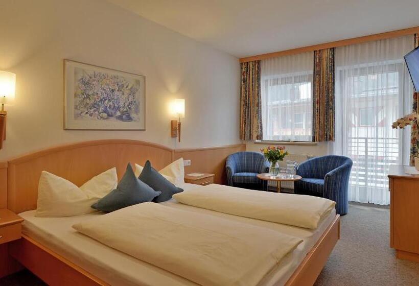 اتاق استاندارد با بالکن, Garni Jennewein