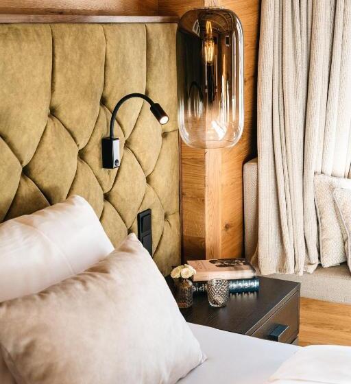 غرفة قياسية مزوَّدة بشُرفة, Maiensee