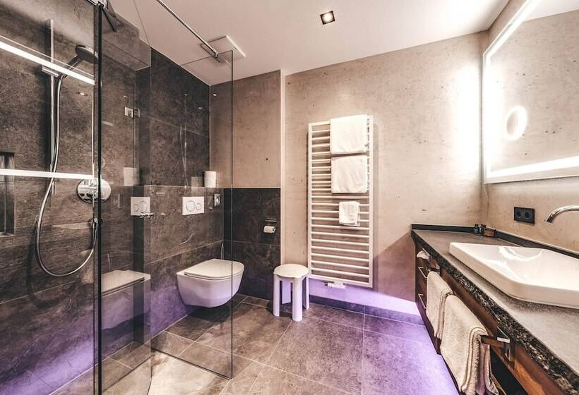 اتاق با نمای کوهستان کلاسیک, Rose