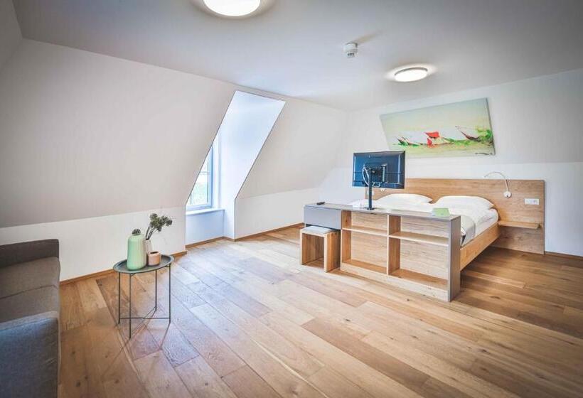 חדר משפחתי, Schloss Haindorf