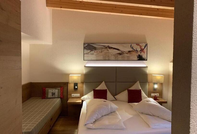 חדר סטנדרט לשלושה עם מרפסת, Sportalm