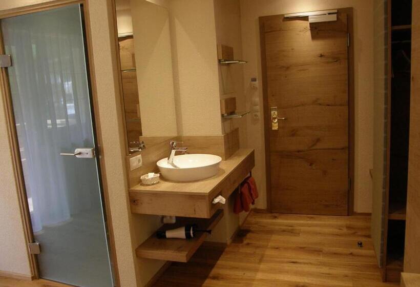 חדר סטנדרט לשלושה עם מרפסת, Sportalm