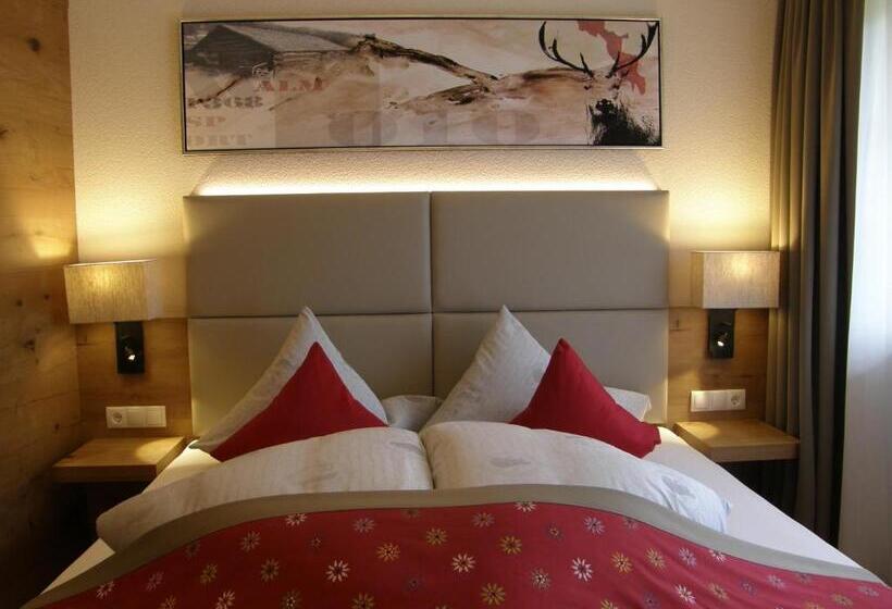 חדר סטנדרט לשלושה עם מרפסת, Sportalm