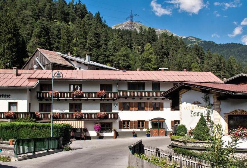 스탠다드 트리플 룸, Tenne