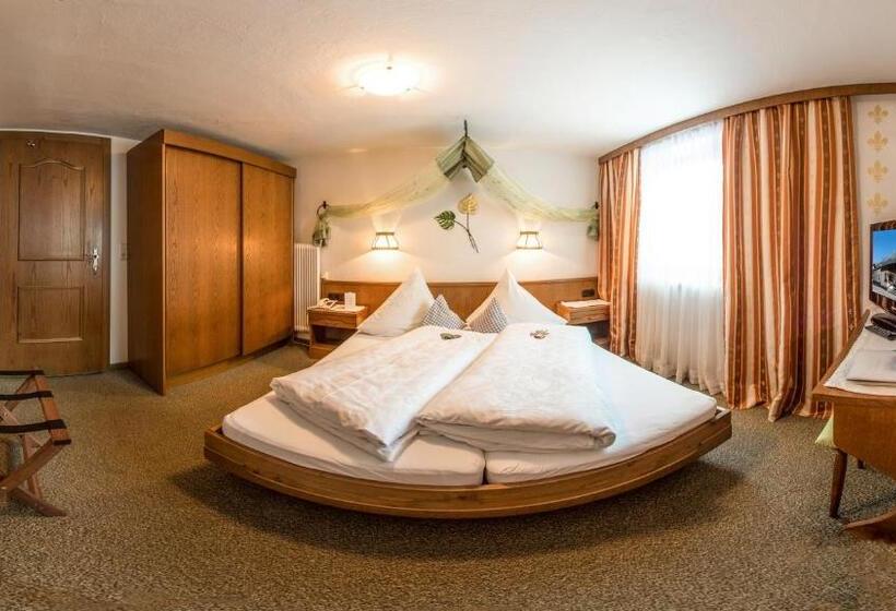 스탠다드 트리플 룸, Tenne