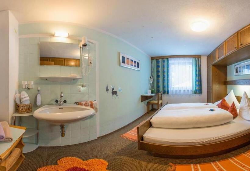 발코니가 있는 4인용 스탠다드 룸, Tenne