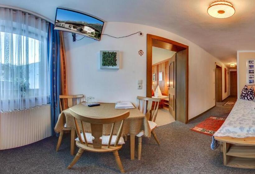 발코니가 있는 4인용 스탠다드 룸, Tenne