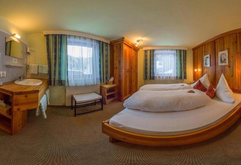 발코니가 있는 4인용 스탠다드 룸, Tenne