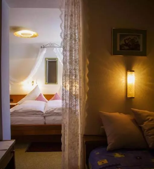 اتاق استاندارد سه نفره, Tenne