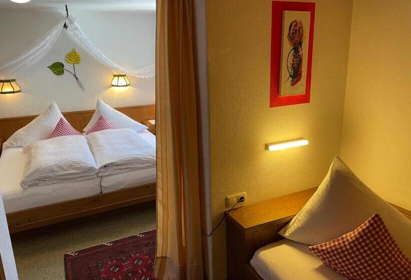 스탠다드 트리플 룸, Tenne