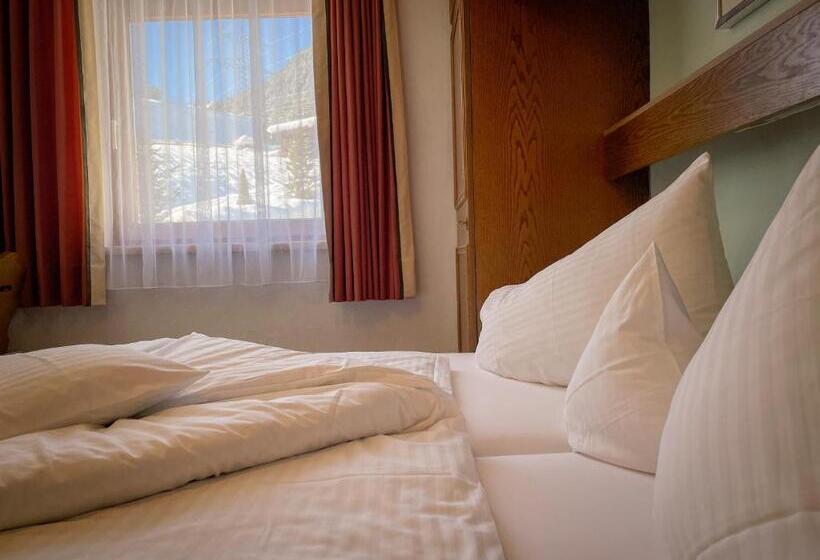 발코니가 있는 4인용 스탠다드 룸, Tenne