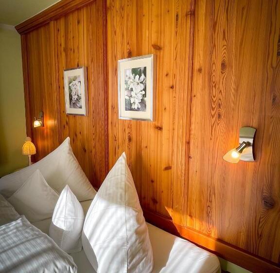 발코니가 있는 4인용 스탠다드 룸, Tenne