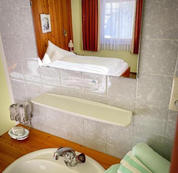 발코니가 있는 4인용 스탠다드 룸, Tenne