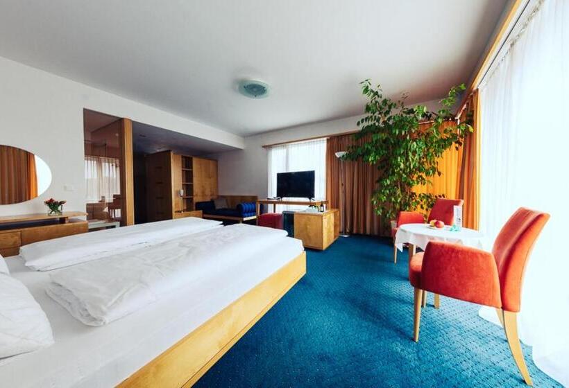 غرفة سوبيريور, Klinglhuber