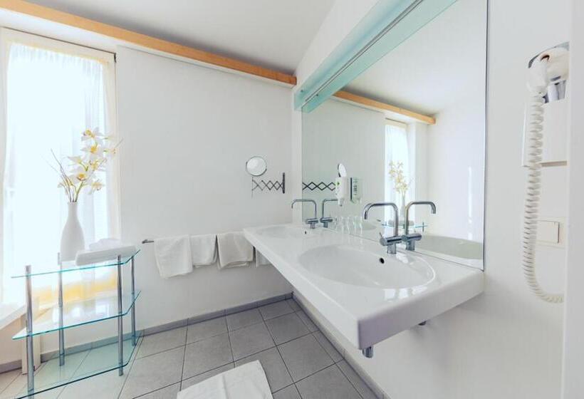 غرفة قياسية مزوَّدة بتراس, Klinglhuber