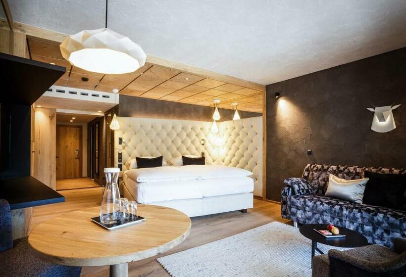 סוויטה עם מרפסת, Stock Resort