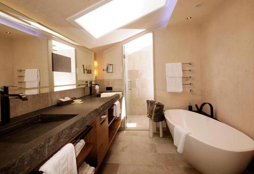 חדר קומפורט, Stock Resort