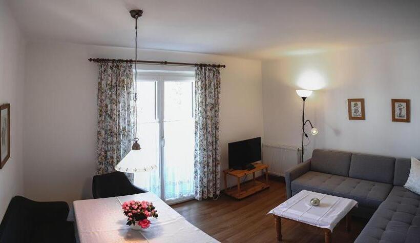 شقة غرفة نوم واحدة مزودة بشُرفة, Appartements Ferienwohnungen Alpenblick