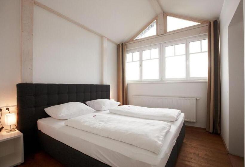 带1个卧室的顶楼公寓, Gerl