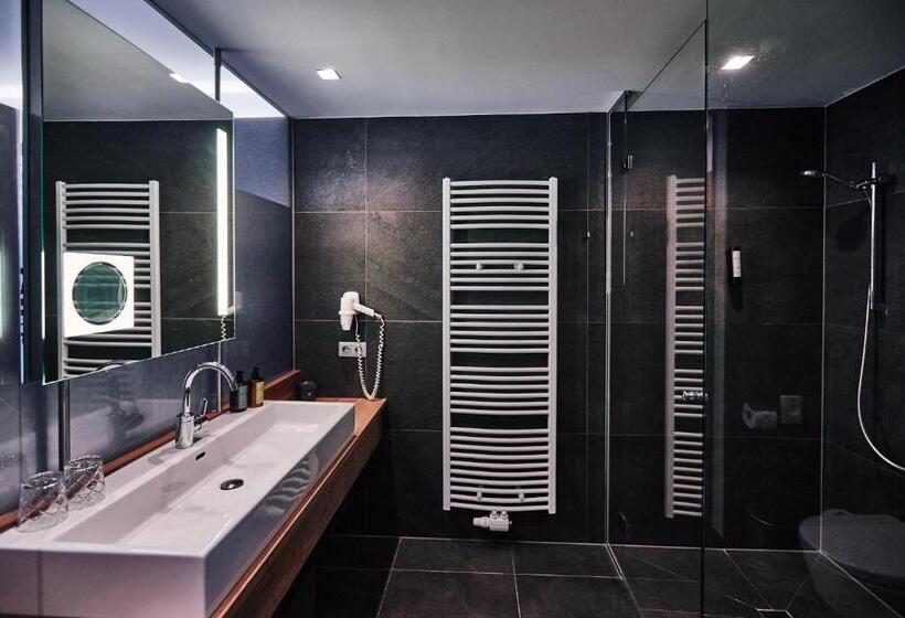 四人高级间, Gerl