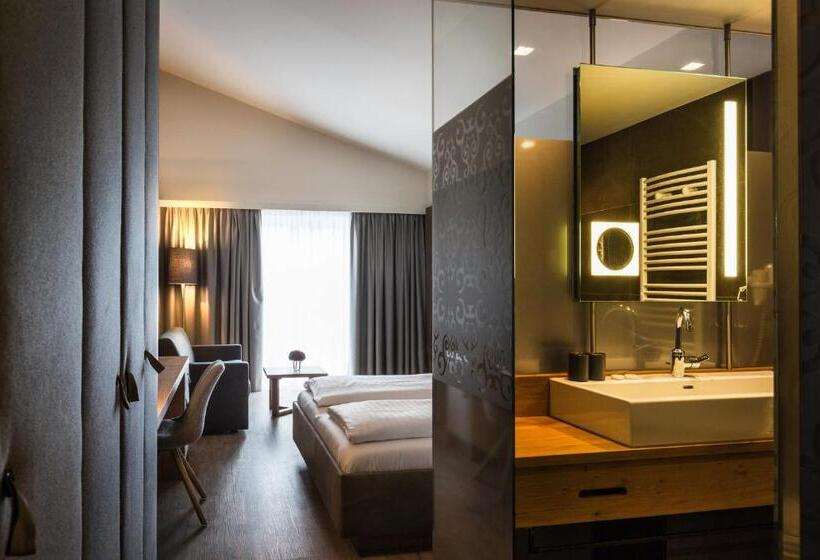 四人高级间, Gerl