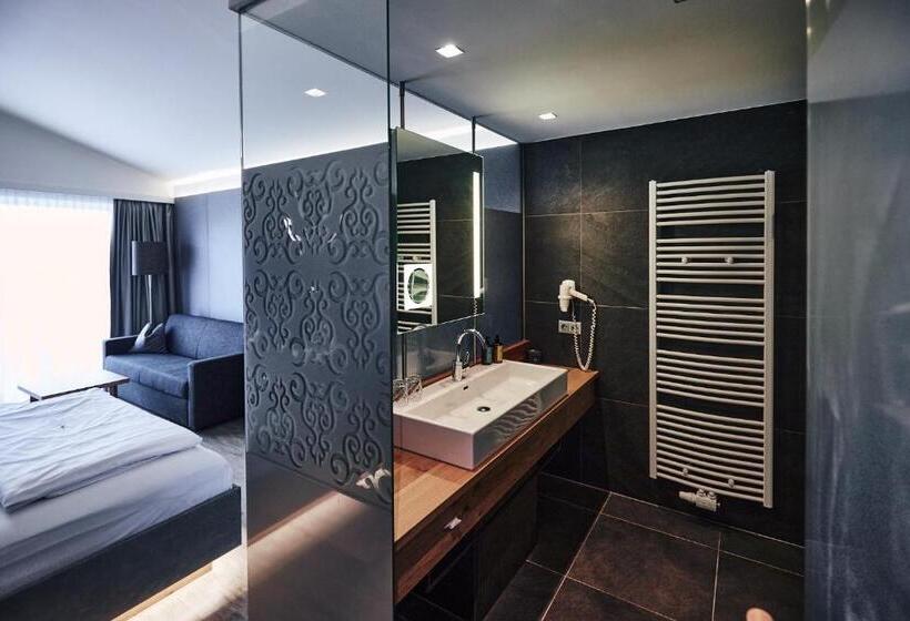 四人高级间, Gerl