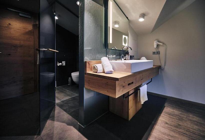 高级大房间, Gerl