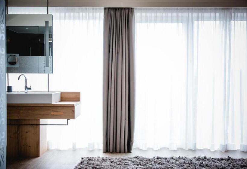 高级家庭房间, Gerl