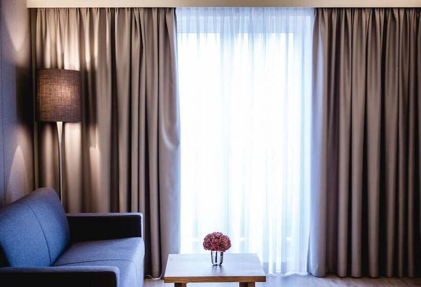 高级大房间, Gerl