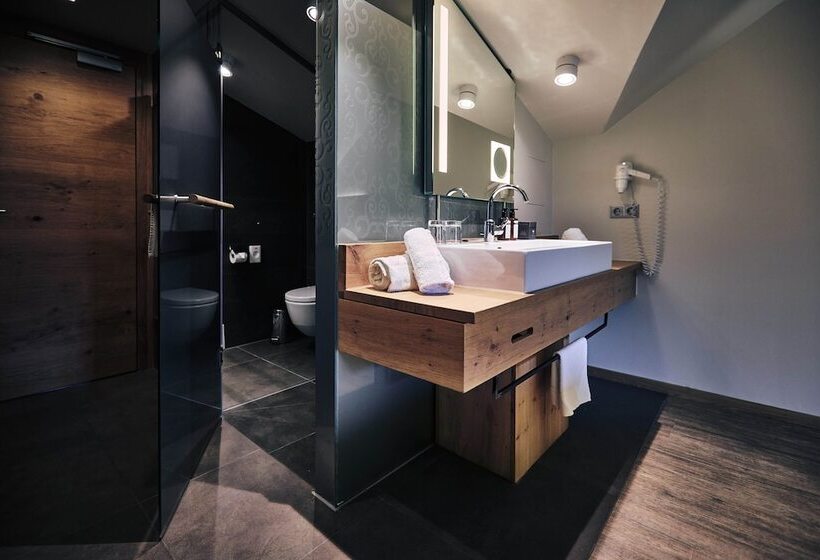 高级大房间, Gerl